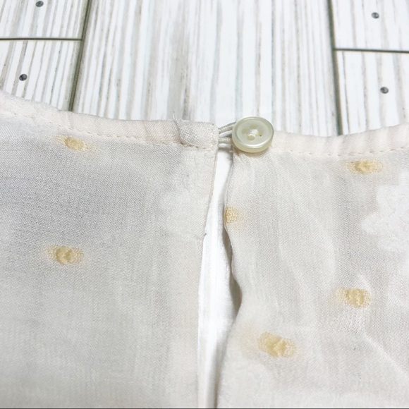 🌸🌼EUC Loft Cream Ruffled Cap Sleeve Top - Picture 7 of 9